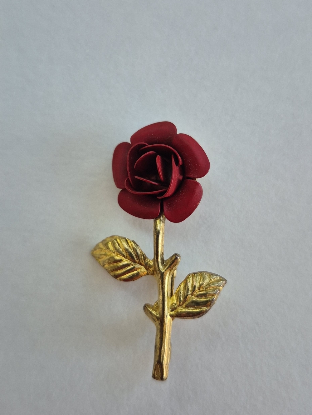 Vintage rose brooch, pin with Goldtone Leaves And Stem - Picture 5 of 5
